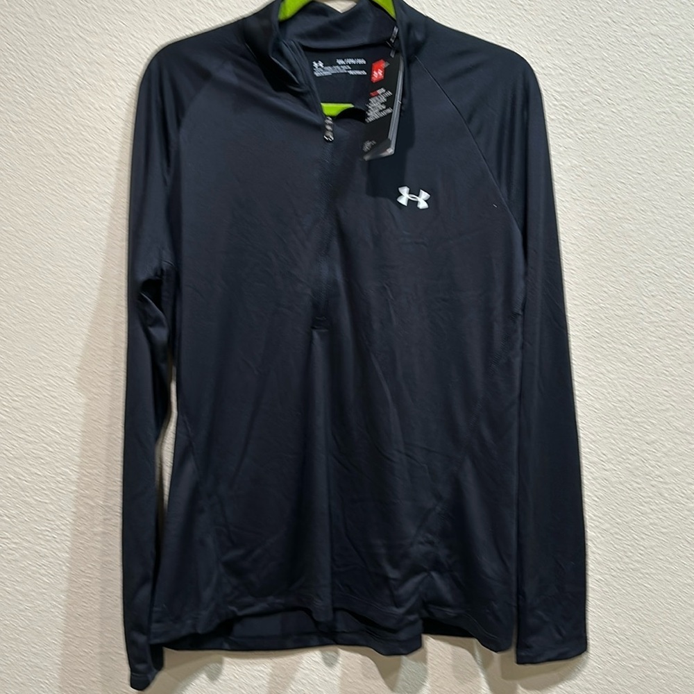 Nwt Under Armour dry fit long sleeve top. Size 2XL fits xl. Pit 23”. Length 27”